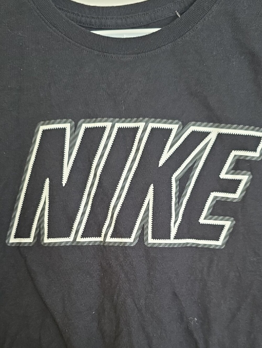 Nike Men’s Black T-Shirt with White Outline Logo - Picture 2 of 4